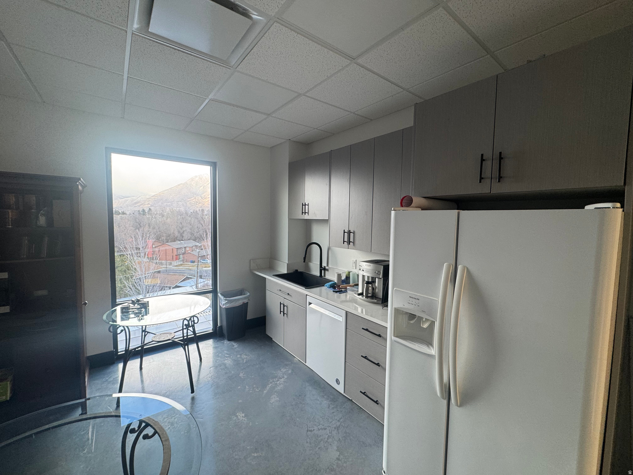 OVERLOOK - Commercial Lease