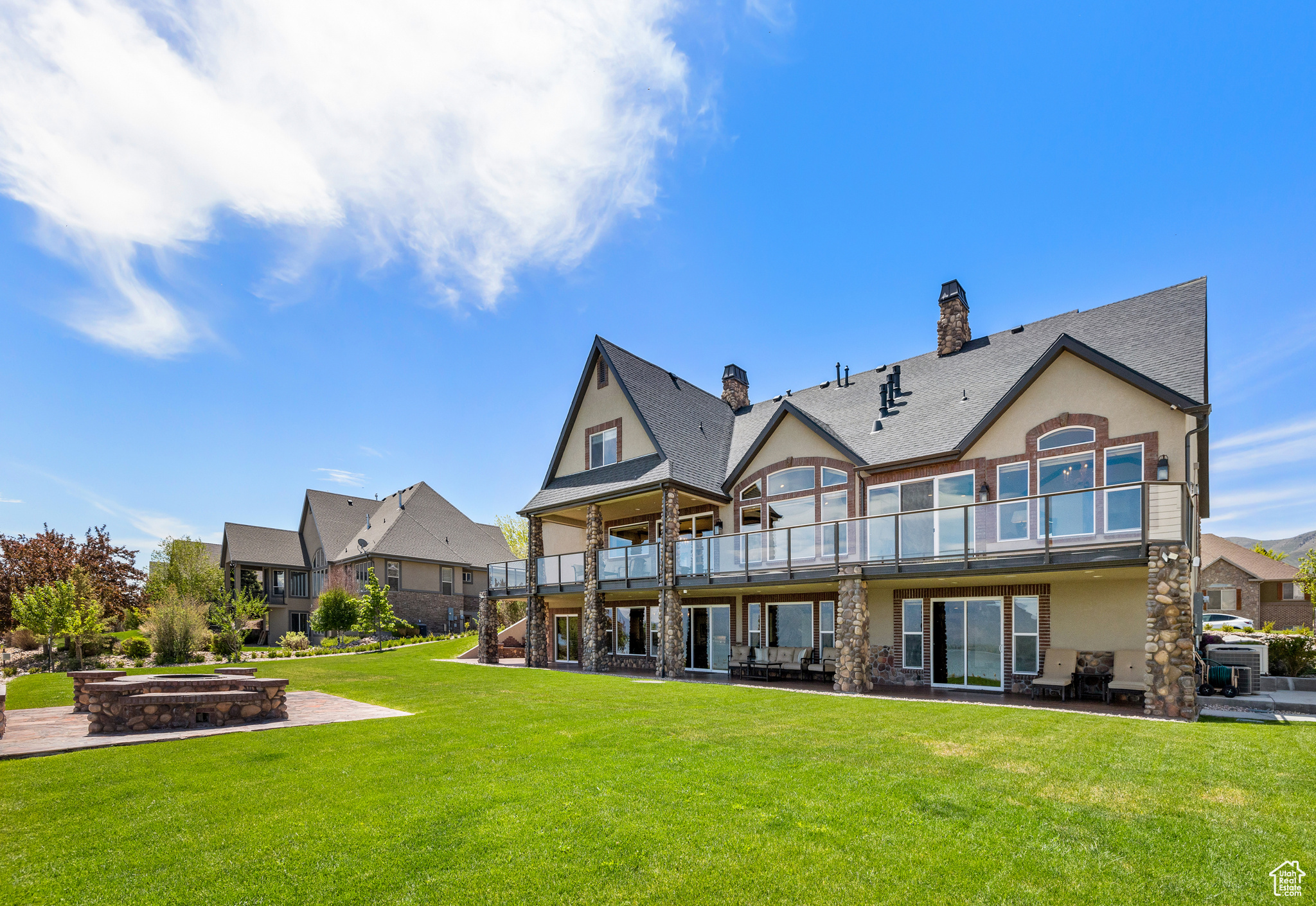 SARATOGA SPRINGS - Residential