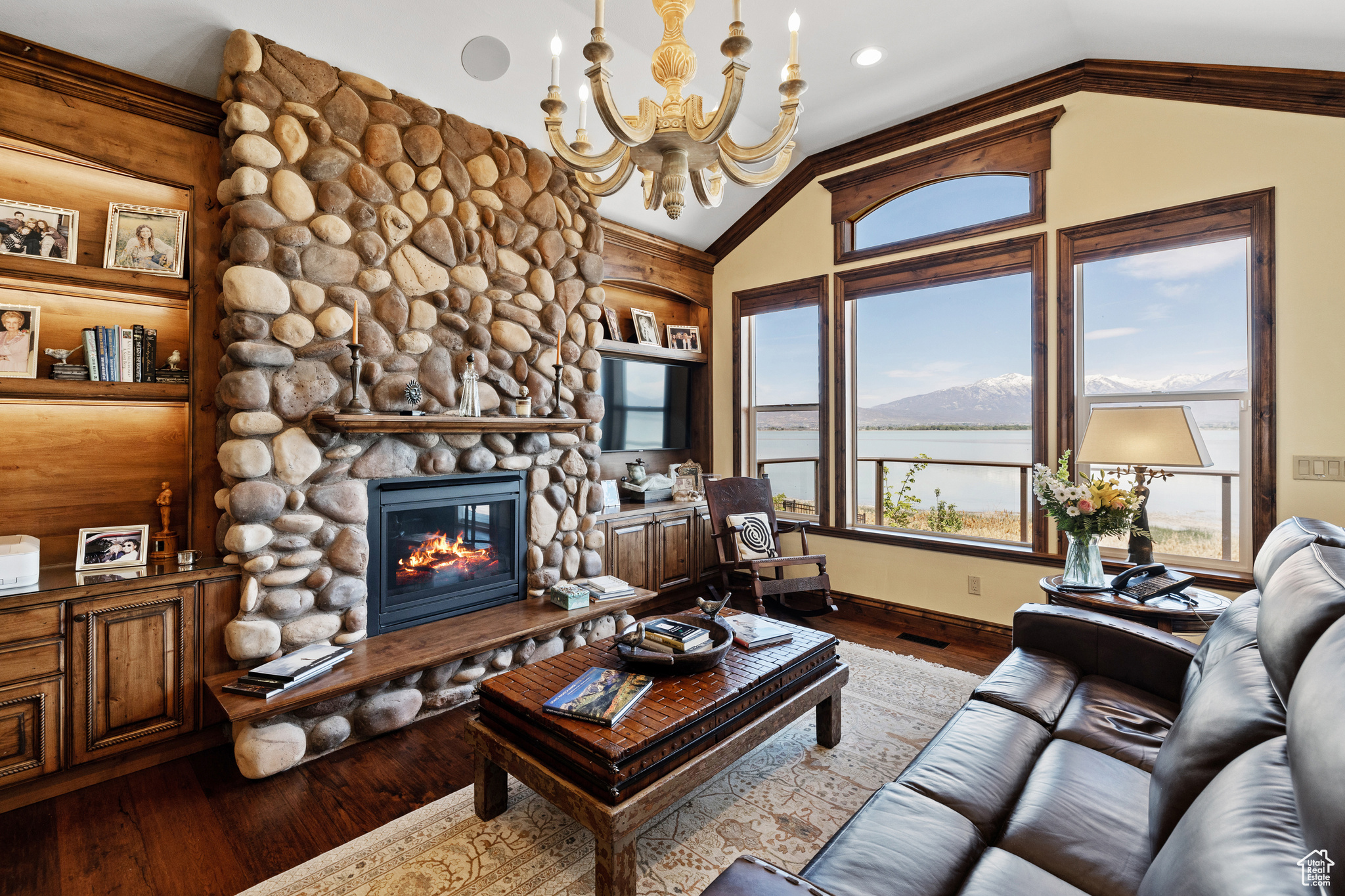 SARATOGA SPRINGS - Residential