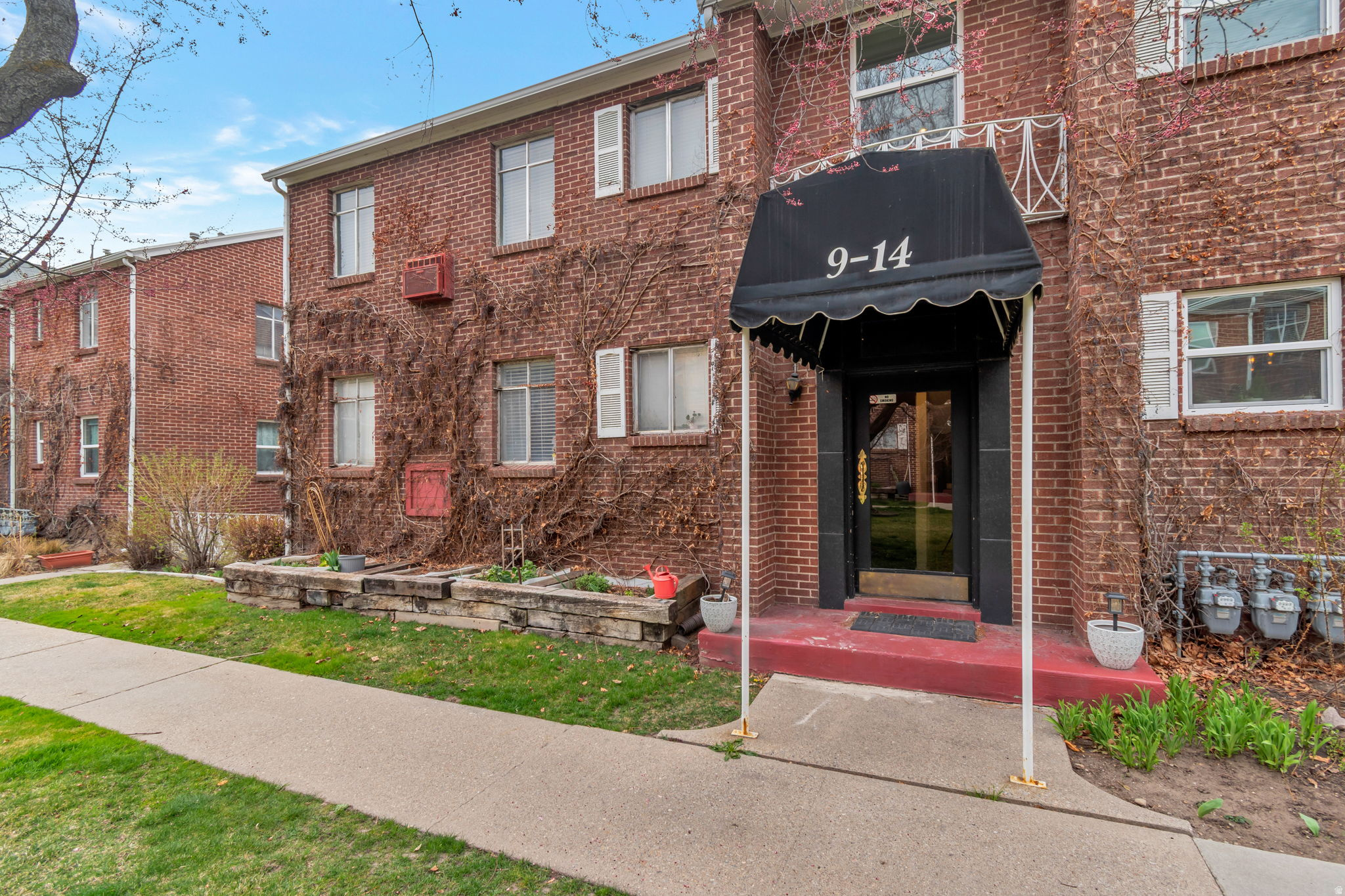 IVY TERRACE CONDOMINIUMS - Residential