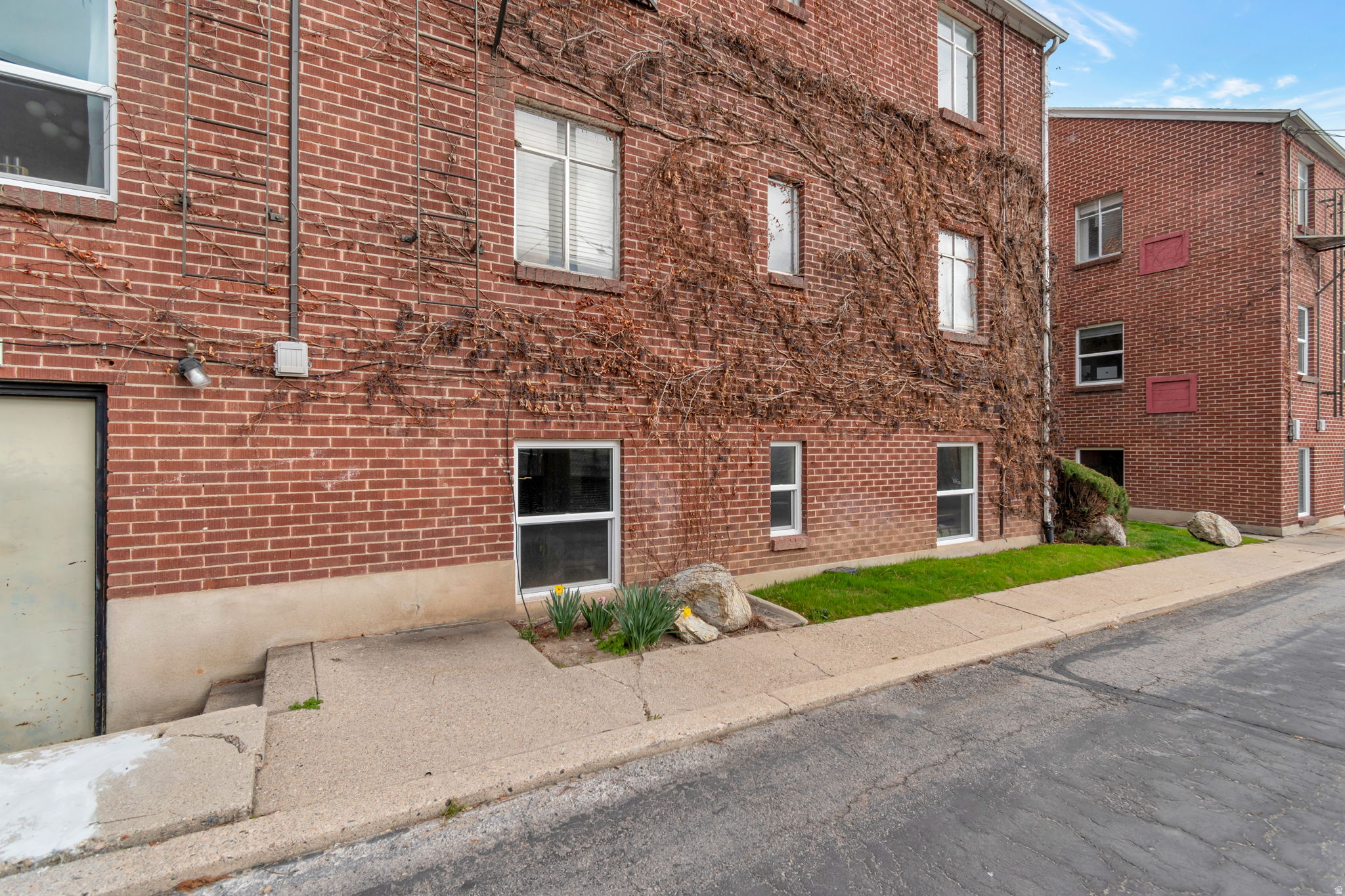 IVY TERRACE CONDOMINIUMS - Residential