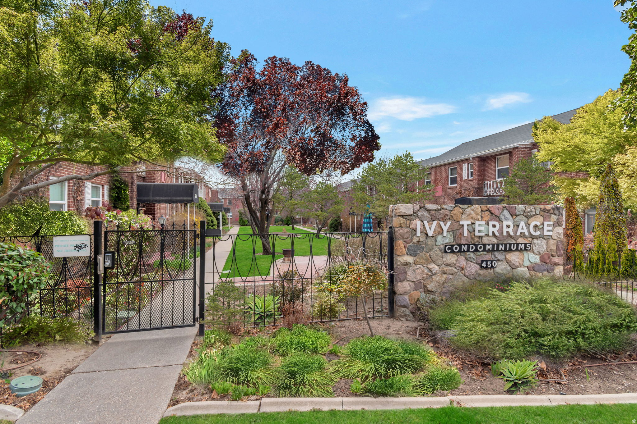 IVY TERRACE CONDOMINIUMS - Residential