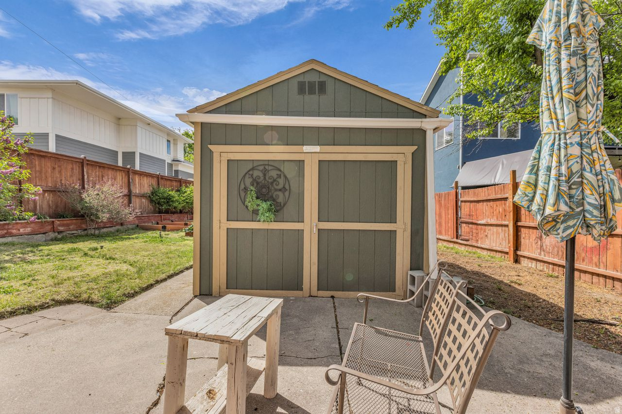 LINCOLN PARK - Residential