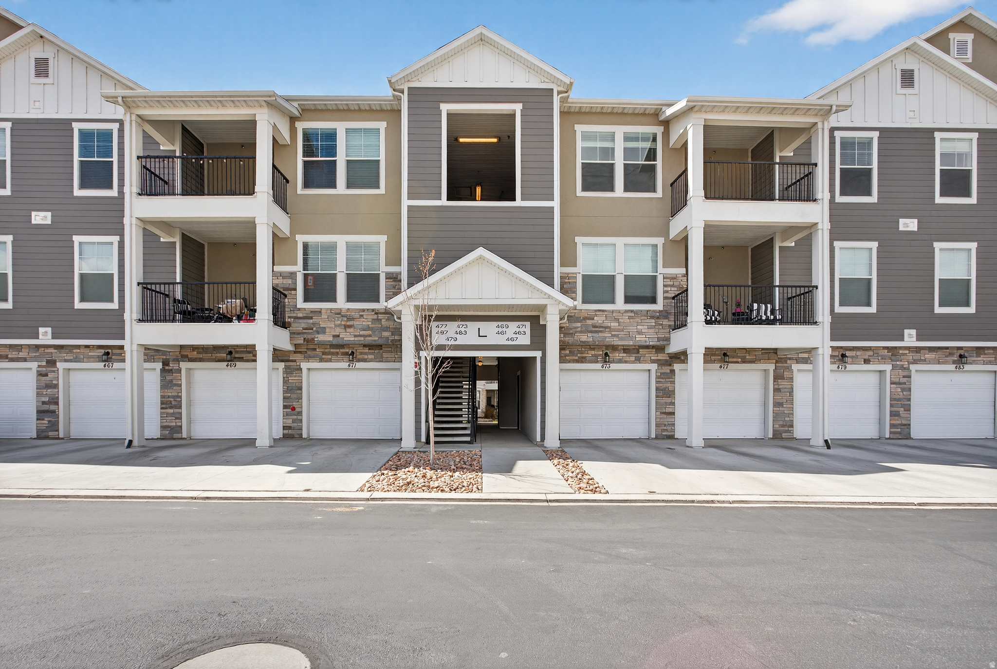 LAKEFRONT AT VINEYARD - Residential