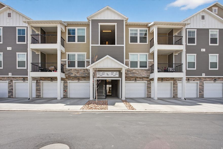 Beautiful condo in Vineyard. This well designed 3 bedroom, two bath unit offers an open concept living area, granite counters, in unit laundry, large one car garage, primary suite has a private bathroom and walk in closet. Close to parks, shopping, walking trails and dining. Easy access to I-15 and Frontrunner. Square footage figures are provided as a courtesy estimate only and were obtained from county records .  Buyer is advised to obtain an independent measurement.