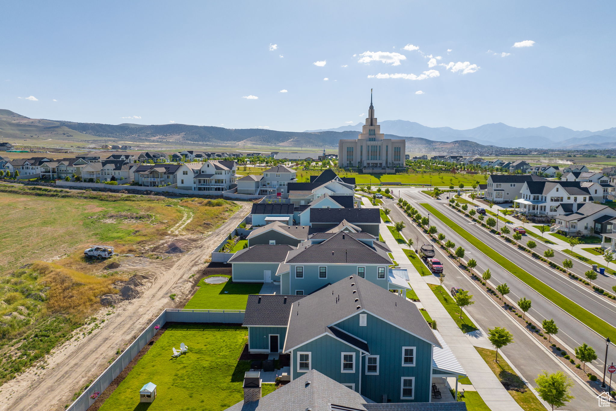 BEACON POINTE - Residential