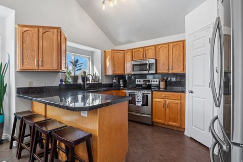 Tiny photo for 558 EASTPOINTE CIR, North Salt Lake, UT 84054 (MLS # 2138174)