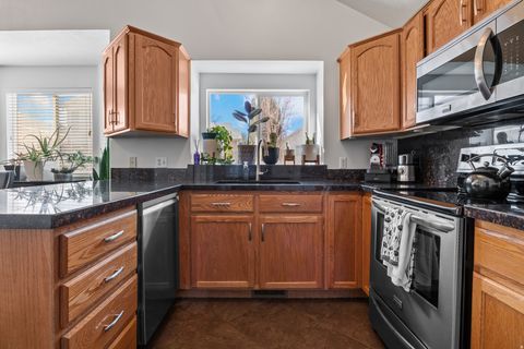 Tiny photo for 558 EASTPOINTE CIR, North Salt Lake, UT 84054 (MLS # 2138174)
