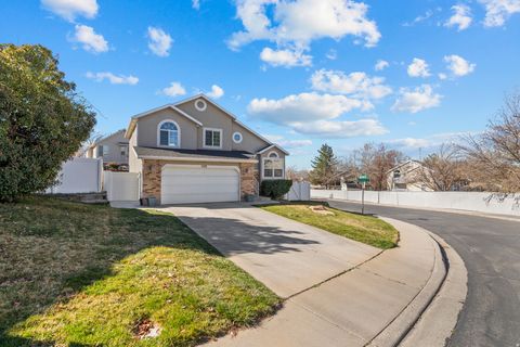 Tiny photo for 558 EASTPOINTE CIR, North Salt Lake, UT 84054 (MLS # 2138174)