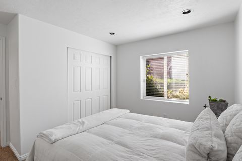 Tiny photo for 558 EASTPOINTE CIR, North Salt Lake, UT 84054 (MLS # 2138174)