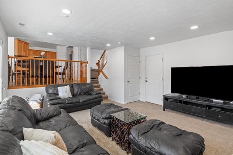 Tiny photo for 558 EASTPOINTE CIR, North Salt Lake, UT 84054 (MLS # 2138174)