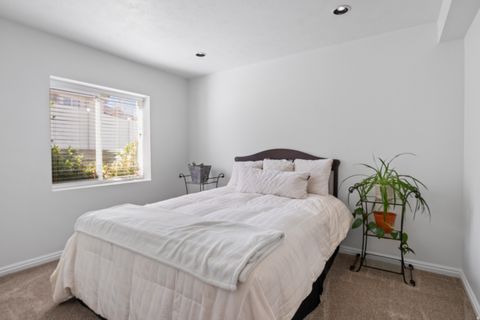 Tiny photo for 558 EASTPOINTE CIR, North Salt Lake, UT 84054 (MLS # 2138174)