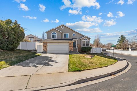 Tiny photo for 558 EASTPOINTE CIR, North Salt Lake, UT 84054 (MLS # 2138174)