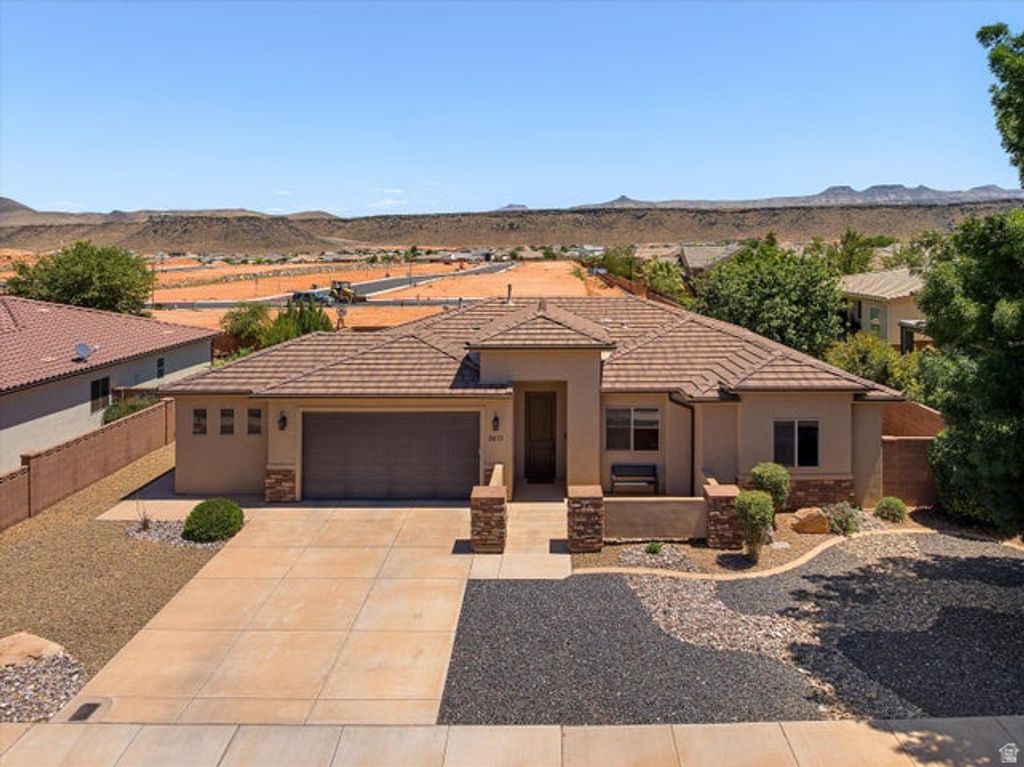 Photo of 2671 S 3930 W, Hurricane, UT 84737 (MLS # 2158091)