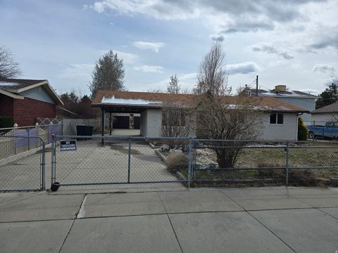 Townhouse For Sale - 760 E 8080 St<br/> Sandy, UT 84094