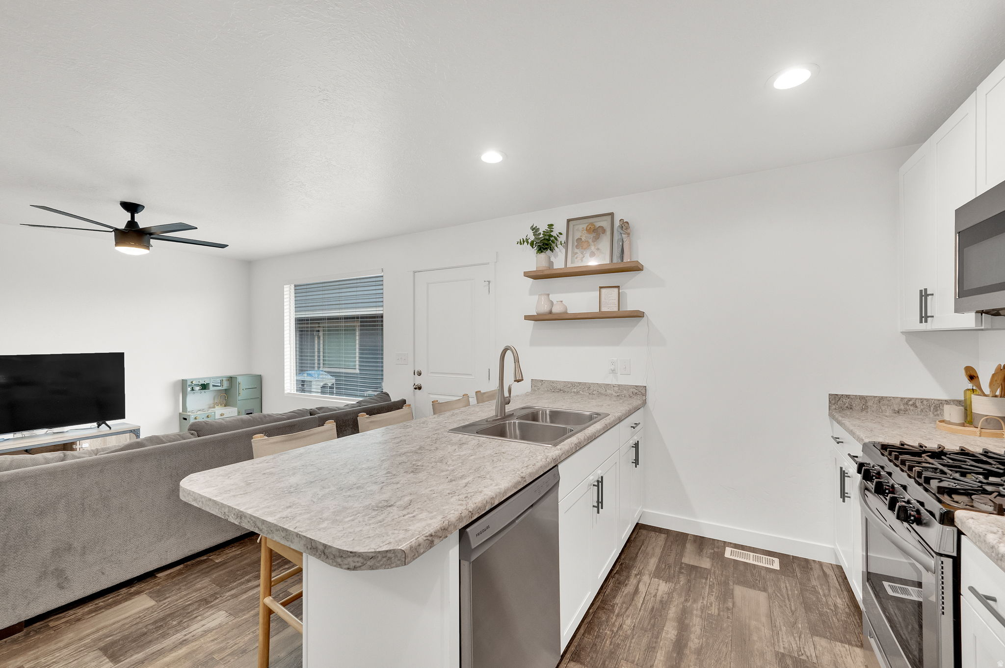 RIVER BEND TOWNHOMES - Residential