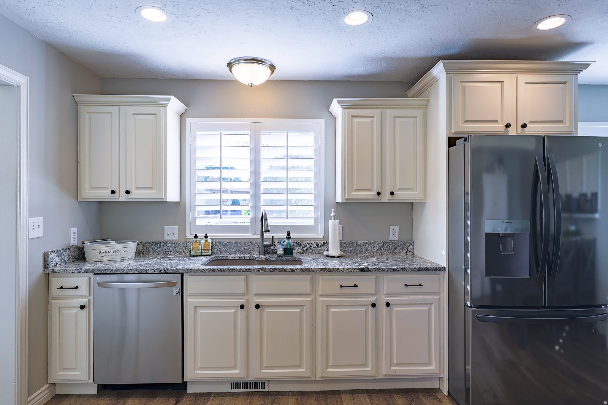 LIVINGSTON ESTATES - Residential Income