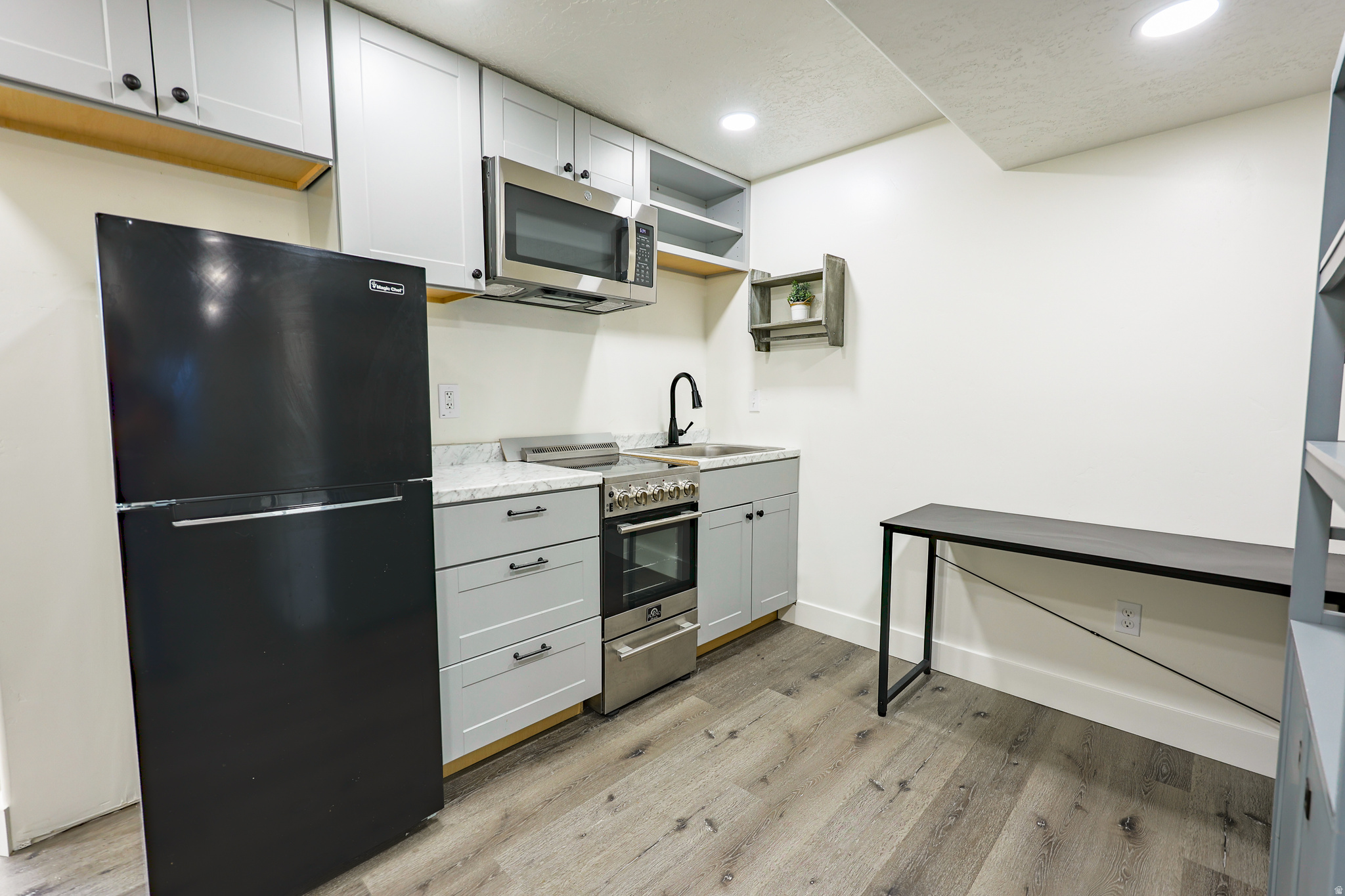 LIVINGSTON ESTATES - Residential Income
