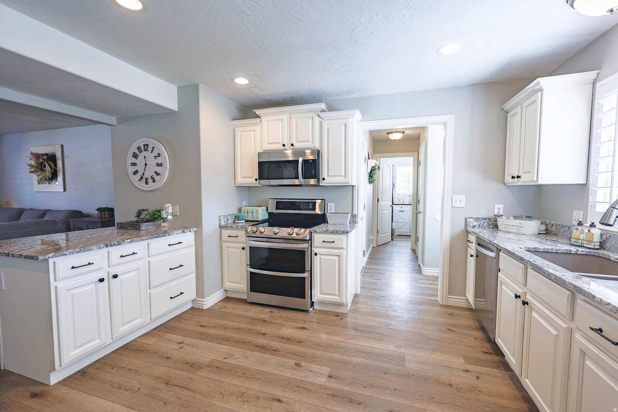 LIVINGSTON ESTATES - Residential Income