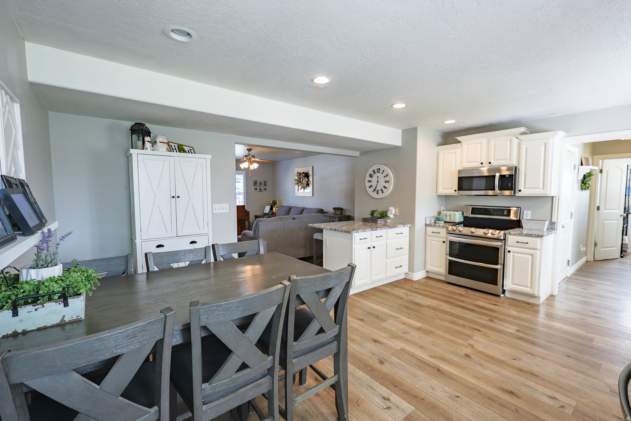 LIVINGSTON ESTATES - Residential Income