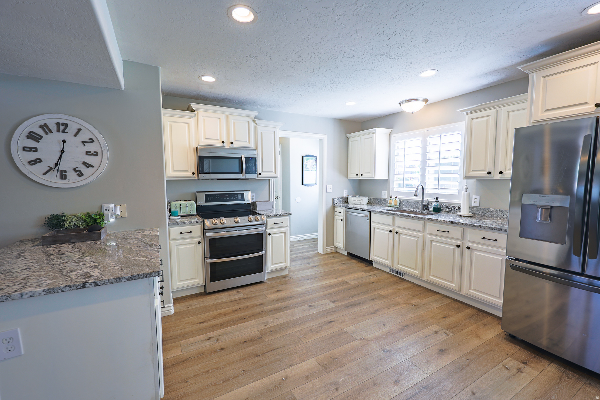 LIVINGSTON ESTATES - Residential Income