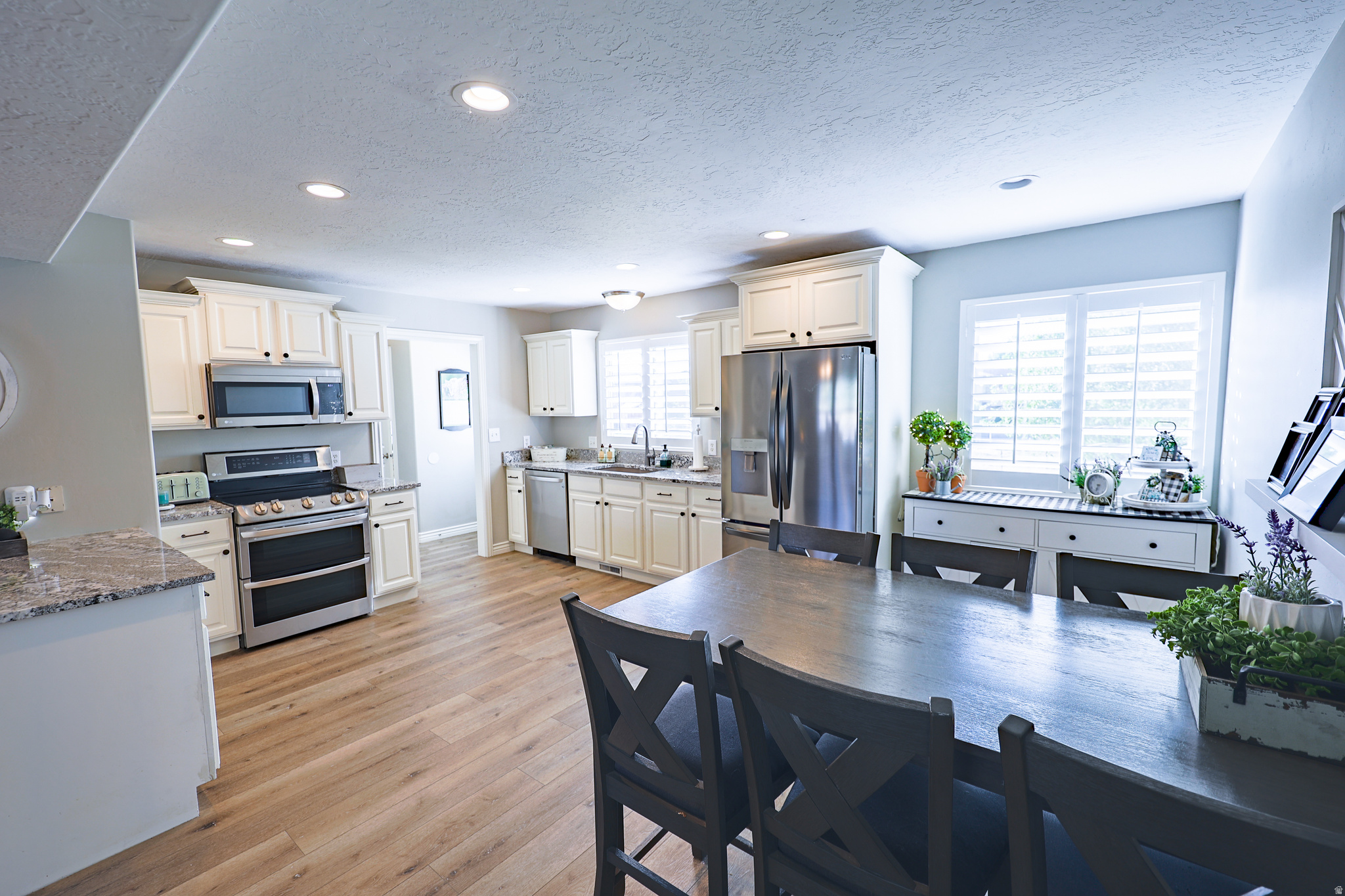 LIVINGSTON ESTATES - Residential Income