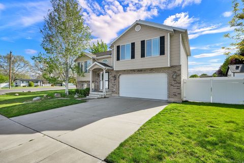 Tiny photo for 4020 WESTLAKE DR, Roy, UT 84067 (MLS # 2150306)