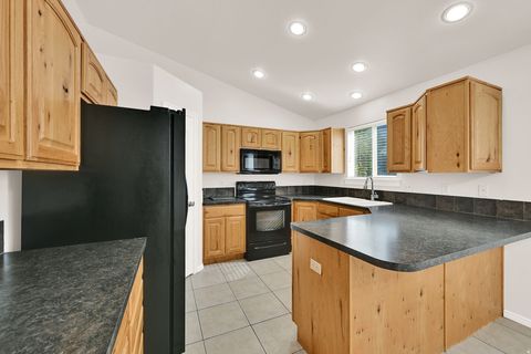 Tiny photo for 4020 WESTLAKE DR, Roy, UT 84067 (MLS # 2150306)