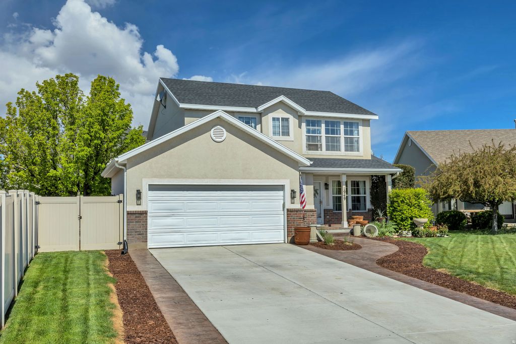 Photo of 1949 N VINEYARD PL, Saratoga Springs, UT 84045 (MLS # 2154518)