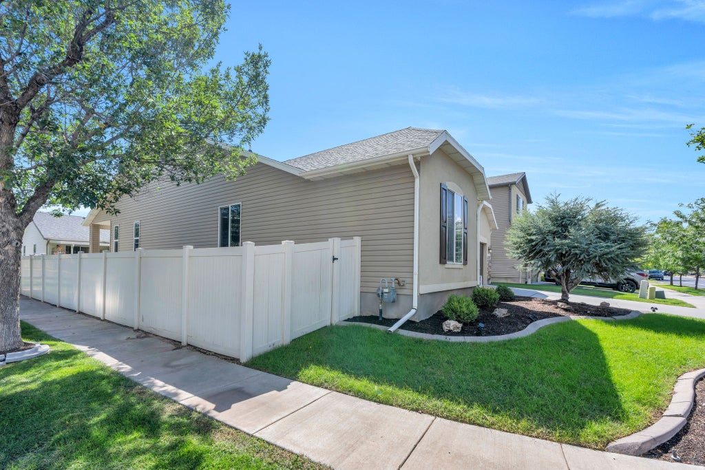 Photo of 1016 N SKIPTON DR, North Salt Lake, UT 84054 (MLS # 2185499)