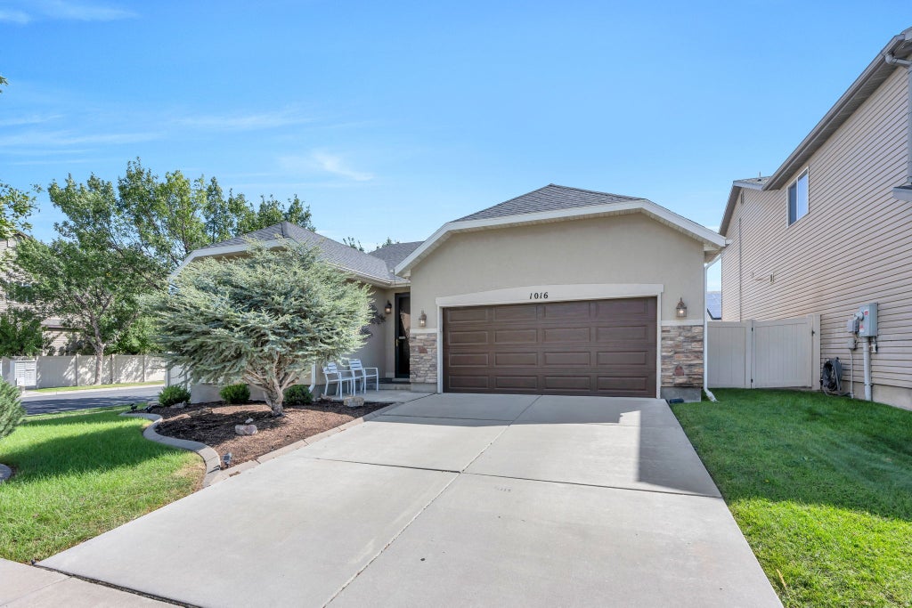 Photo of 1016 N SKIPTON DR, North Salt Lake, UT 84054 (MLS # 2185499)