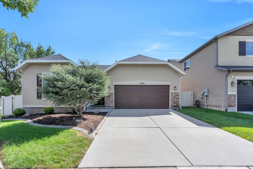 Photo of 1016 N SKIPTON DR, North Salt Lake, UT 84054 (MLS # 2185499)