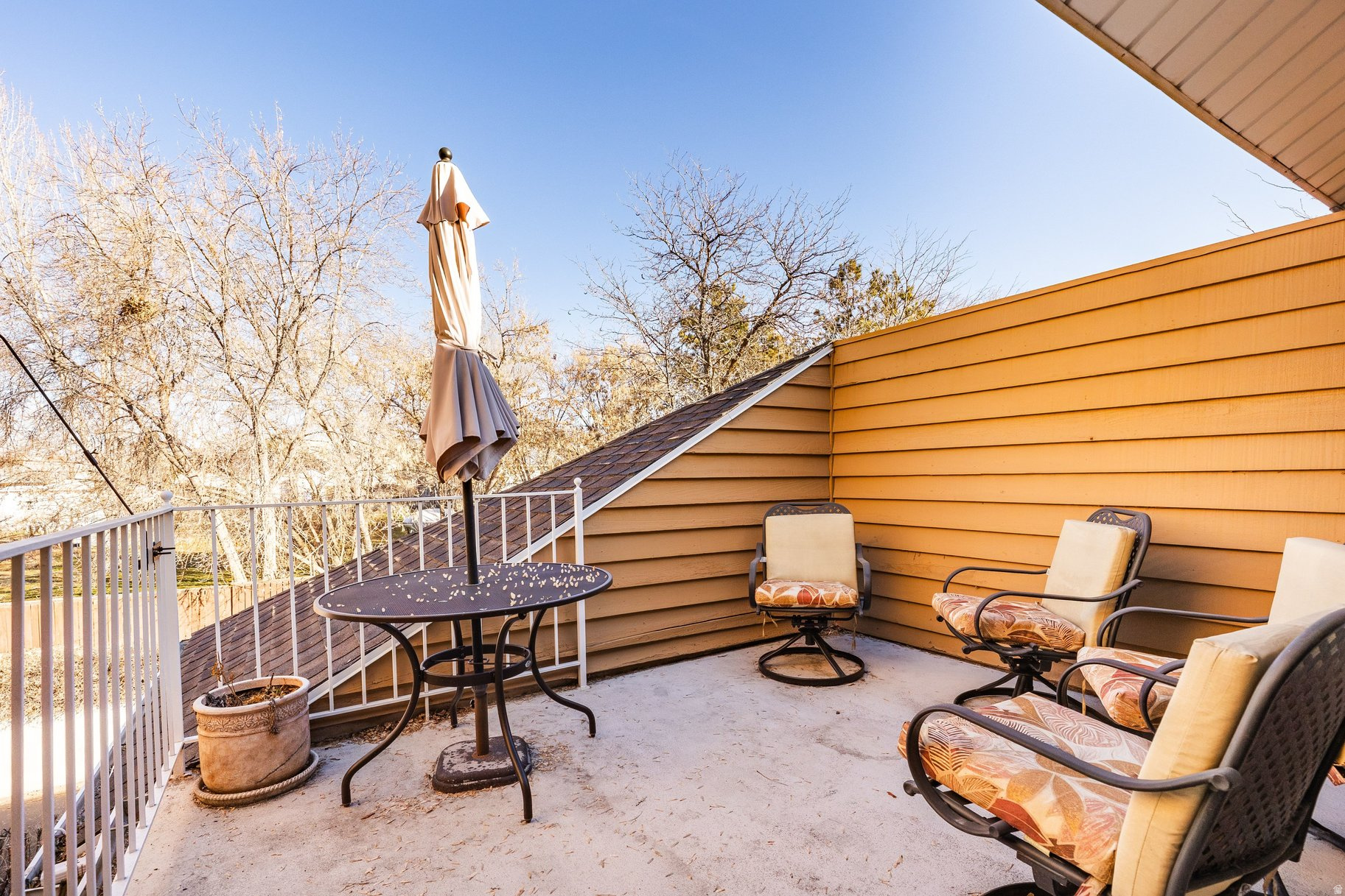 SHADYBROOK CONDM - Residential