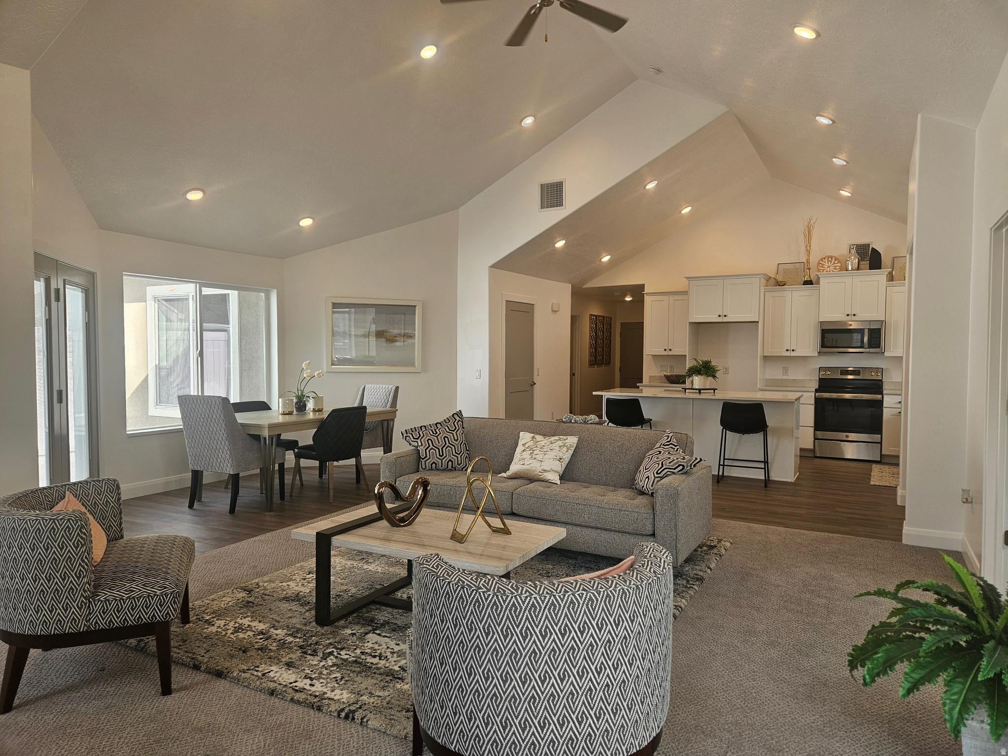 COUNTRY VIEW VILLAS - Residential