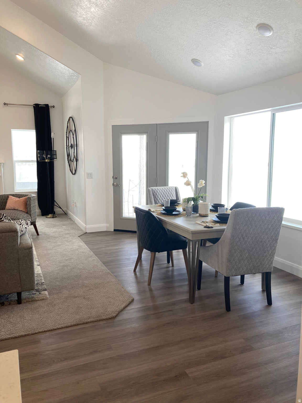 COUNTRY VIEW VILLAS - Residential