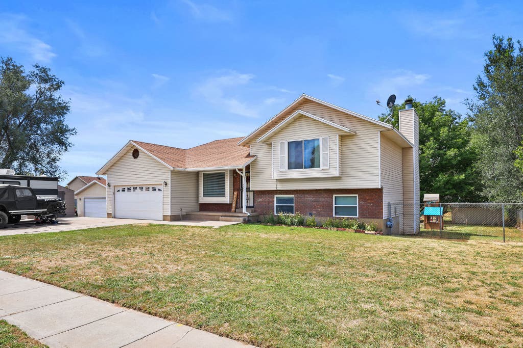 Photo of 5553 S 3450 W, Roy, UT 84067 (MLS # 2180662)