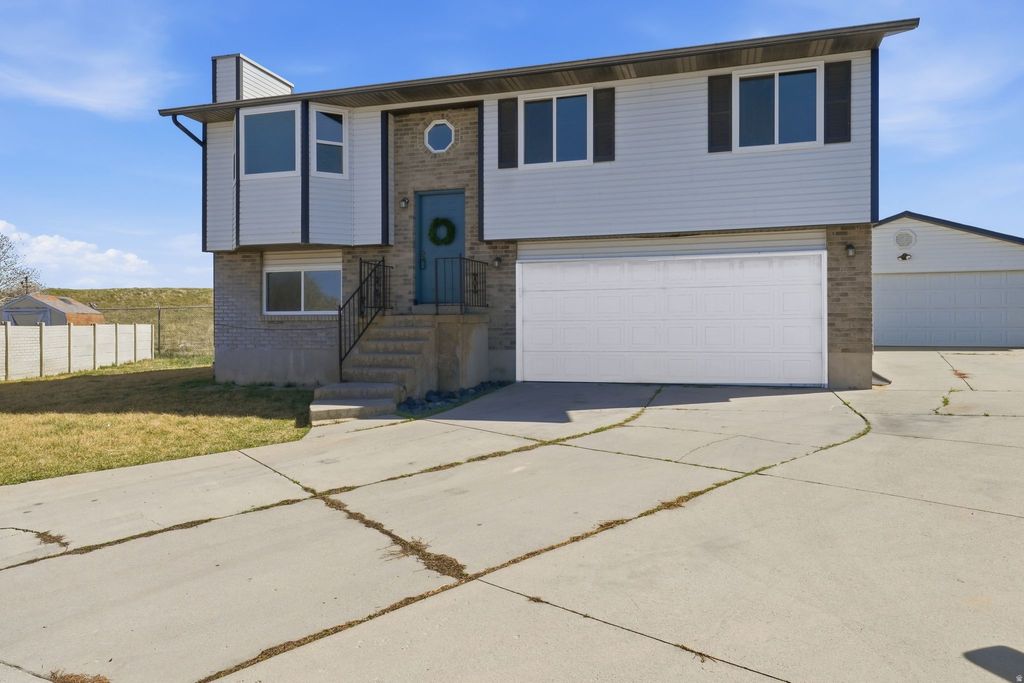 Photo of 3931 S MAYTIME CIR, Magna, UT 84044 (MLS # 2144780)