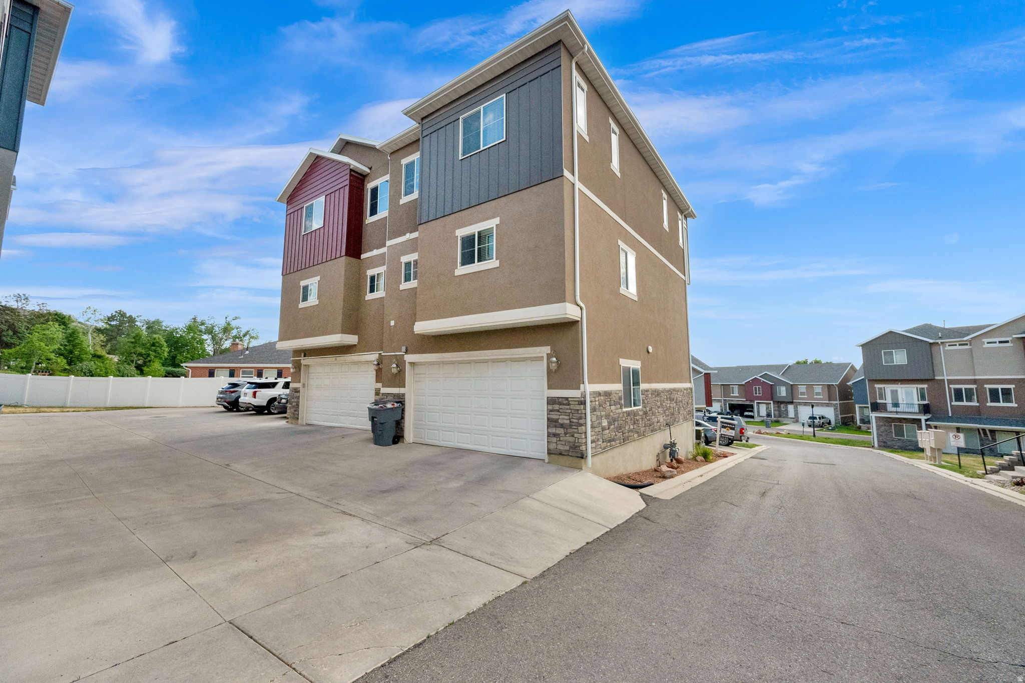 TOWNE PLAZA - Residential