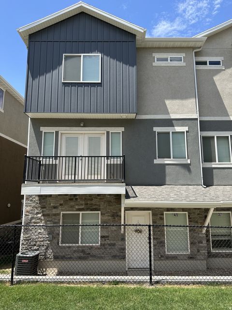Photo of 67 S WALKER PL, North Salt Lake, UT 84054 (MLS # 2161057)