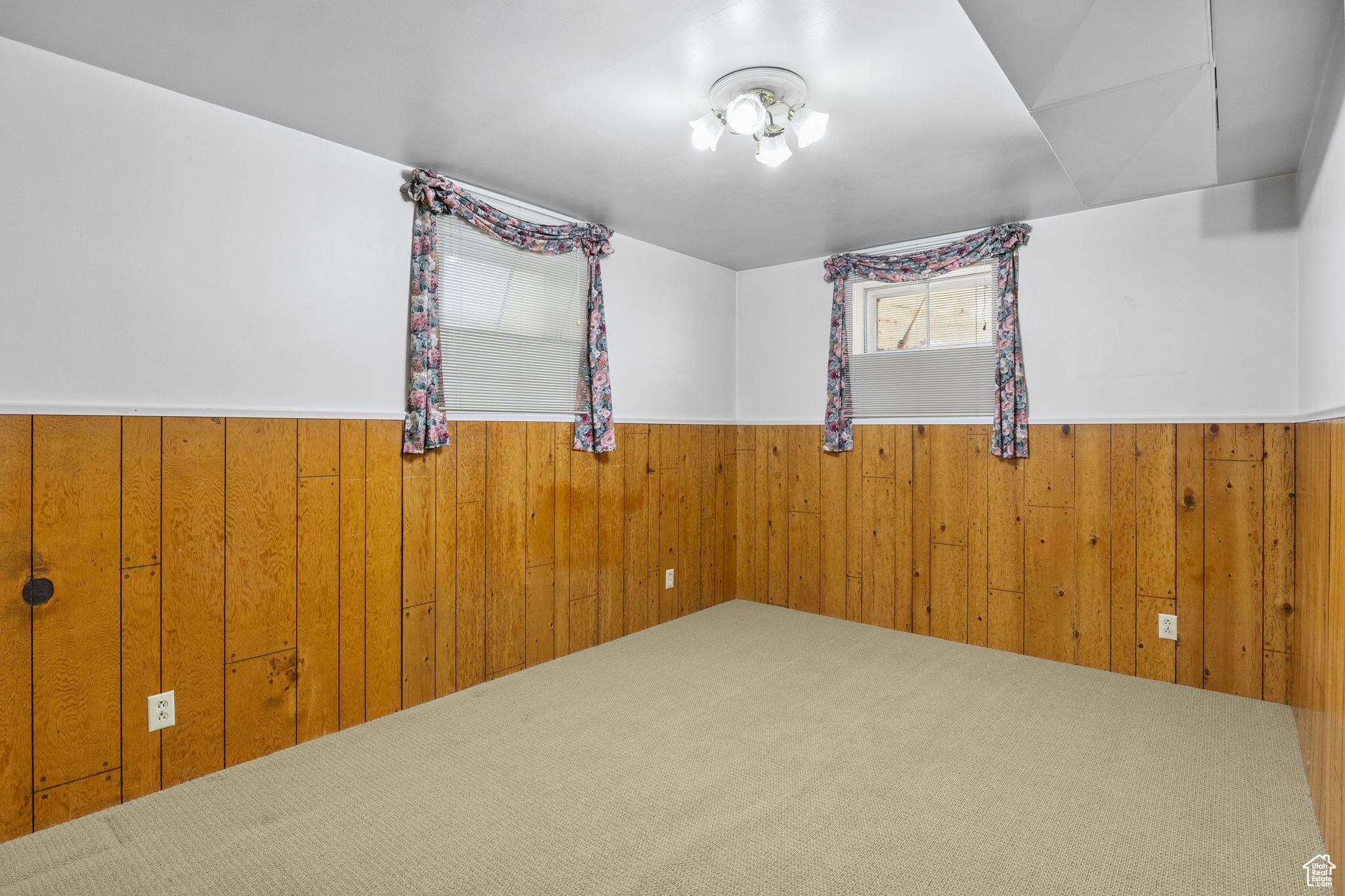 Bountiful, Utah 84010, United States, 3 Bedrooms Bedrooms, ,3 BathroomsBathrooms,Residential,Pending,112416