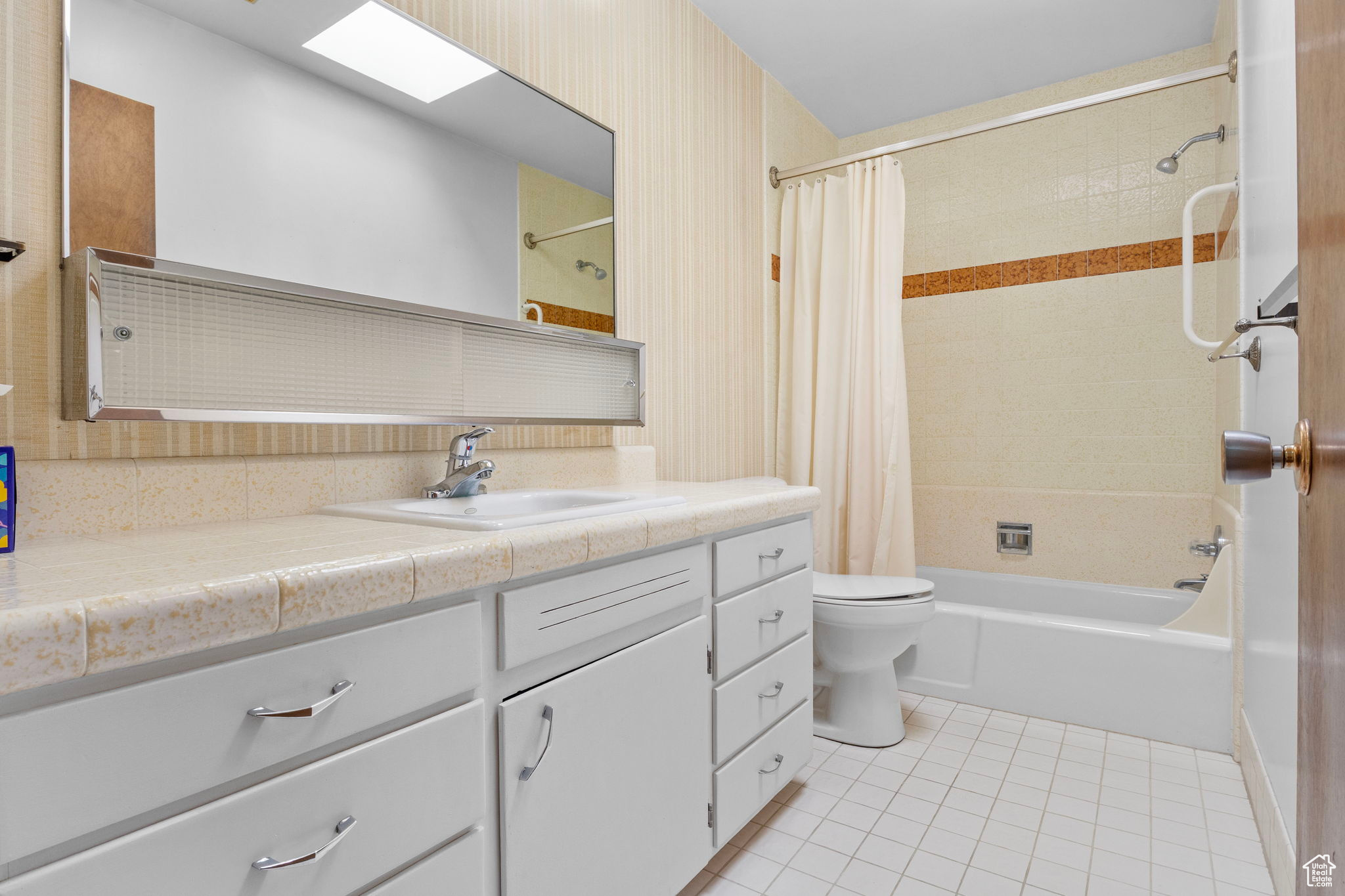 Bountiful, Utah 84010, United States, 3 Bedrooms Bedrooms, ,3 BathroomsBathrooms,Residential,Pending,112416