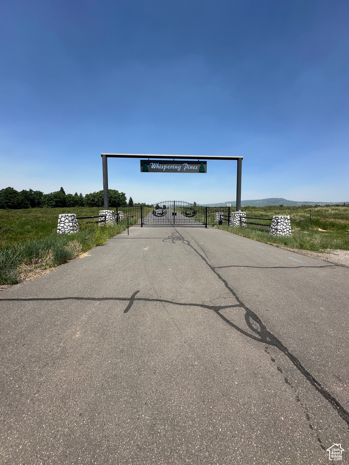 WHISPERING PINES - Land