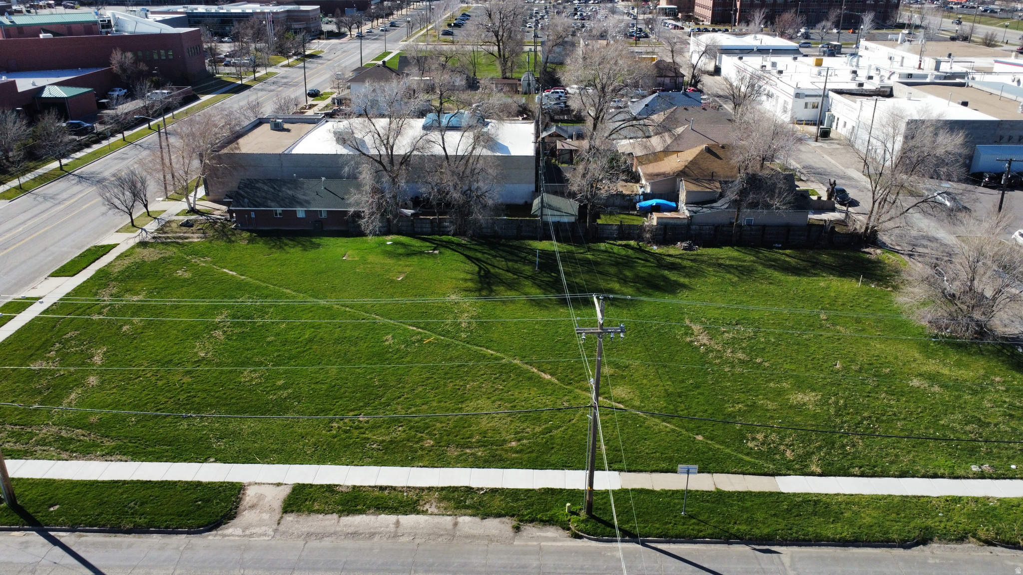 Main image without alt text