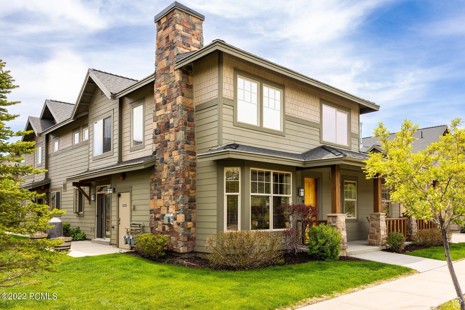 REDSTONE VILLAGE CONDOMINIUM - Residential Lease