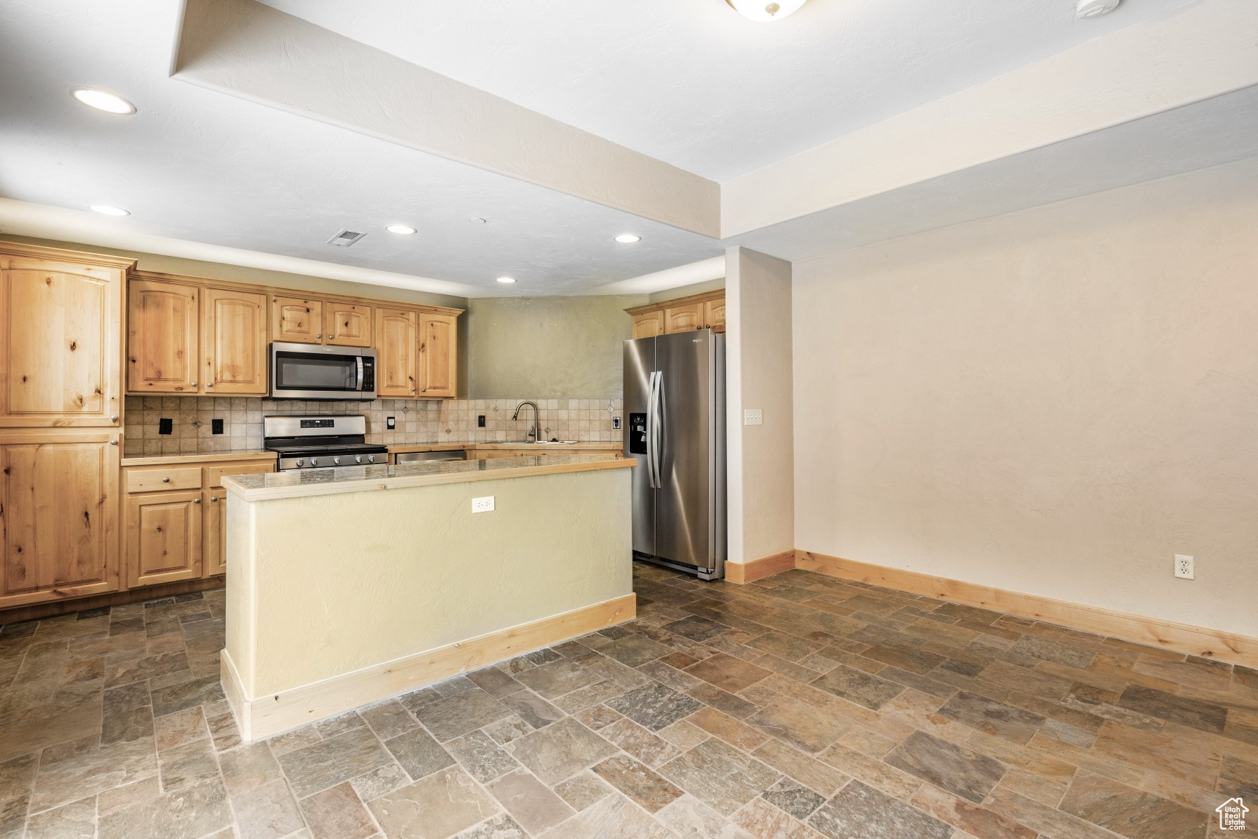 REDSTONE VILLAGE CONDOMINIUM - Residential Lease