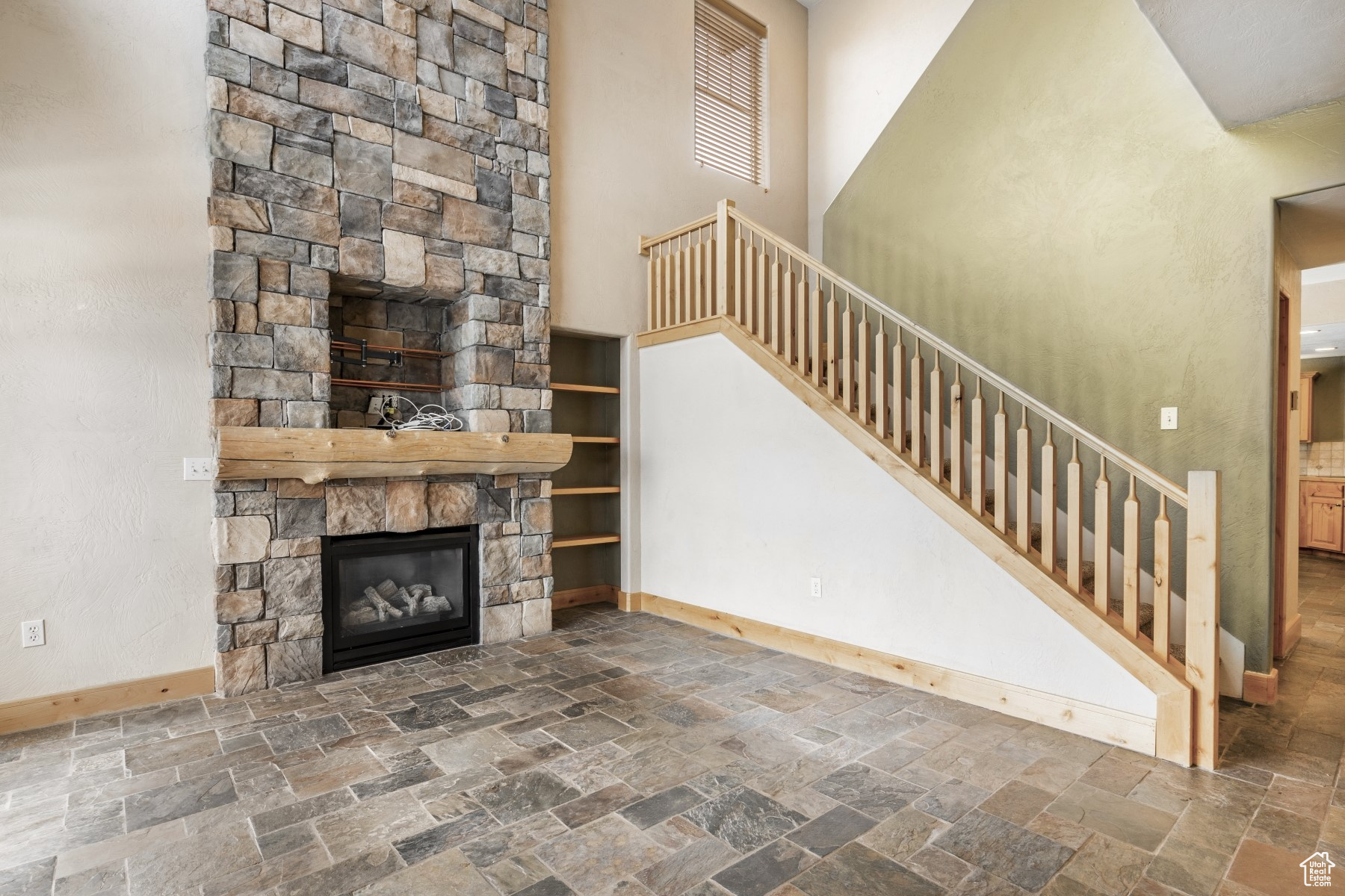 REDSTONE VILLAGE CONDOMINIUM - Residential Lease