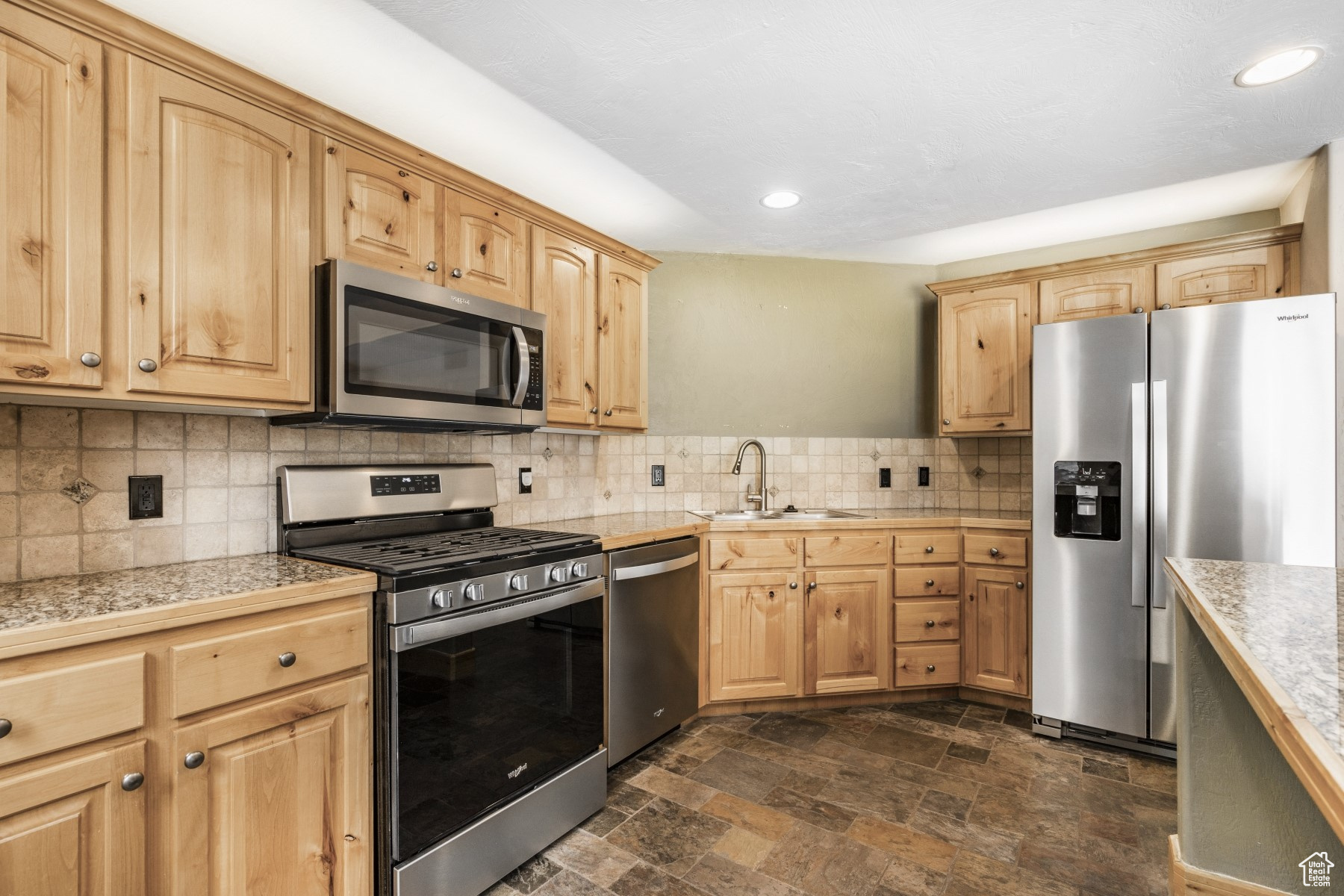 REDSTONE VILLAGE CONDOMINIUM - Residential Lease