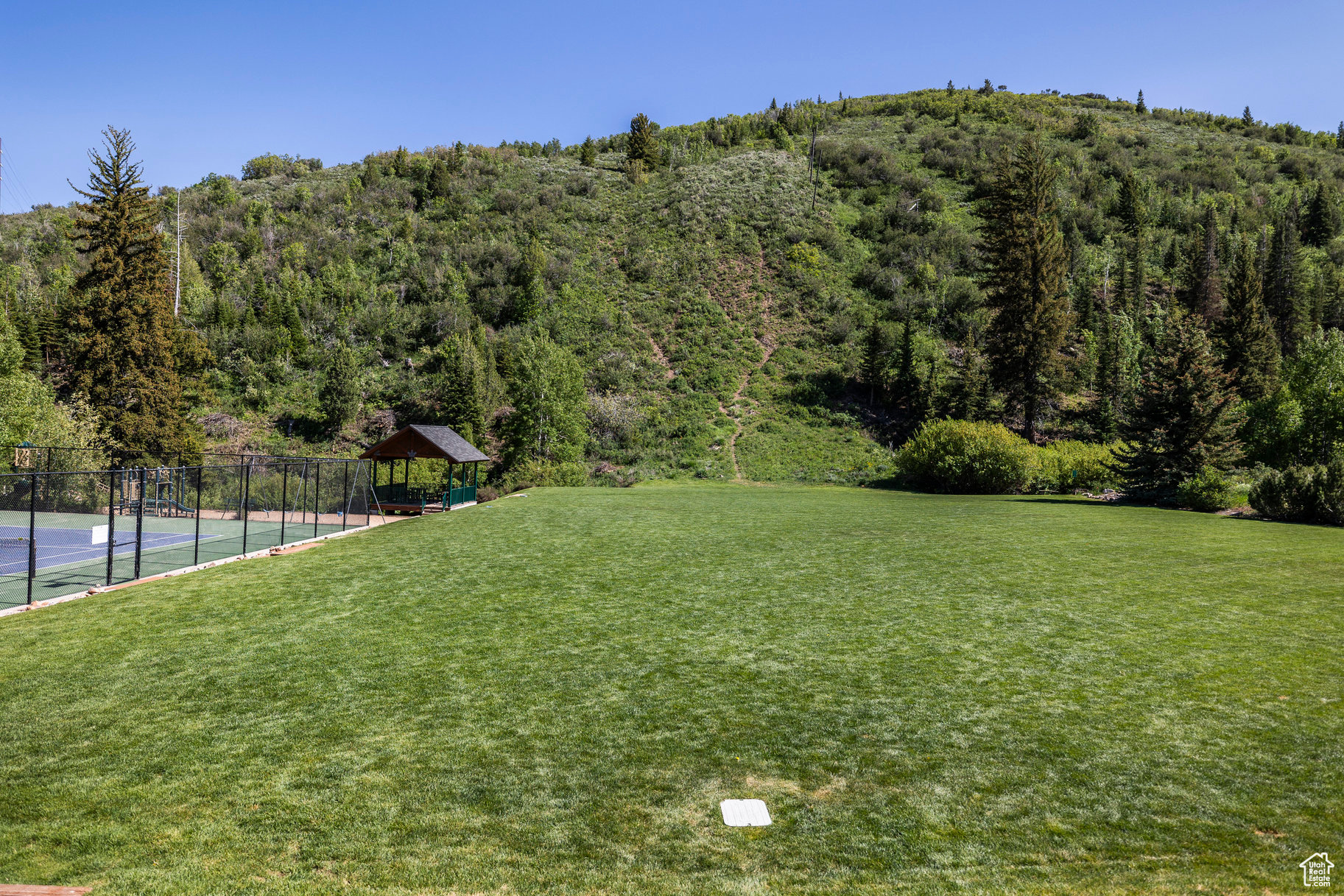PINERIDGE SUBDIVISION - Land