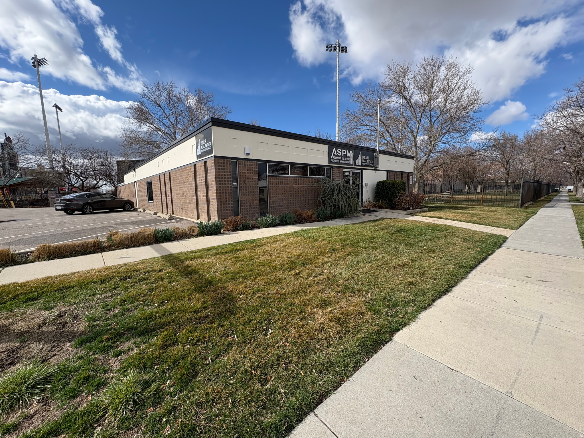 SOUTH MAIN S - Commercial Lease