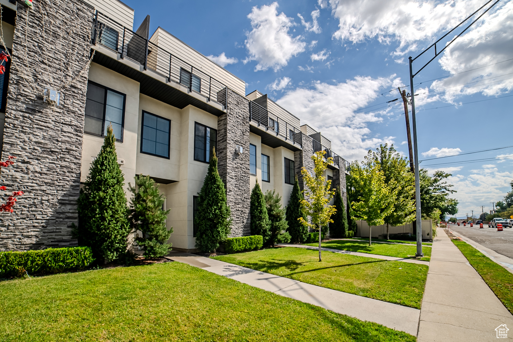 RICHMOND VIEW TOWNHOMES - Residential